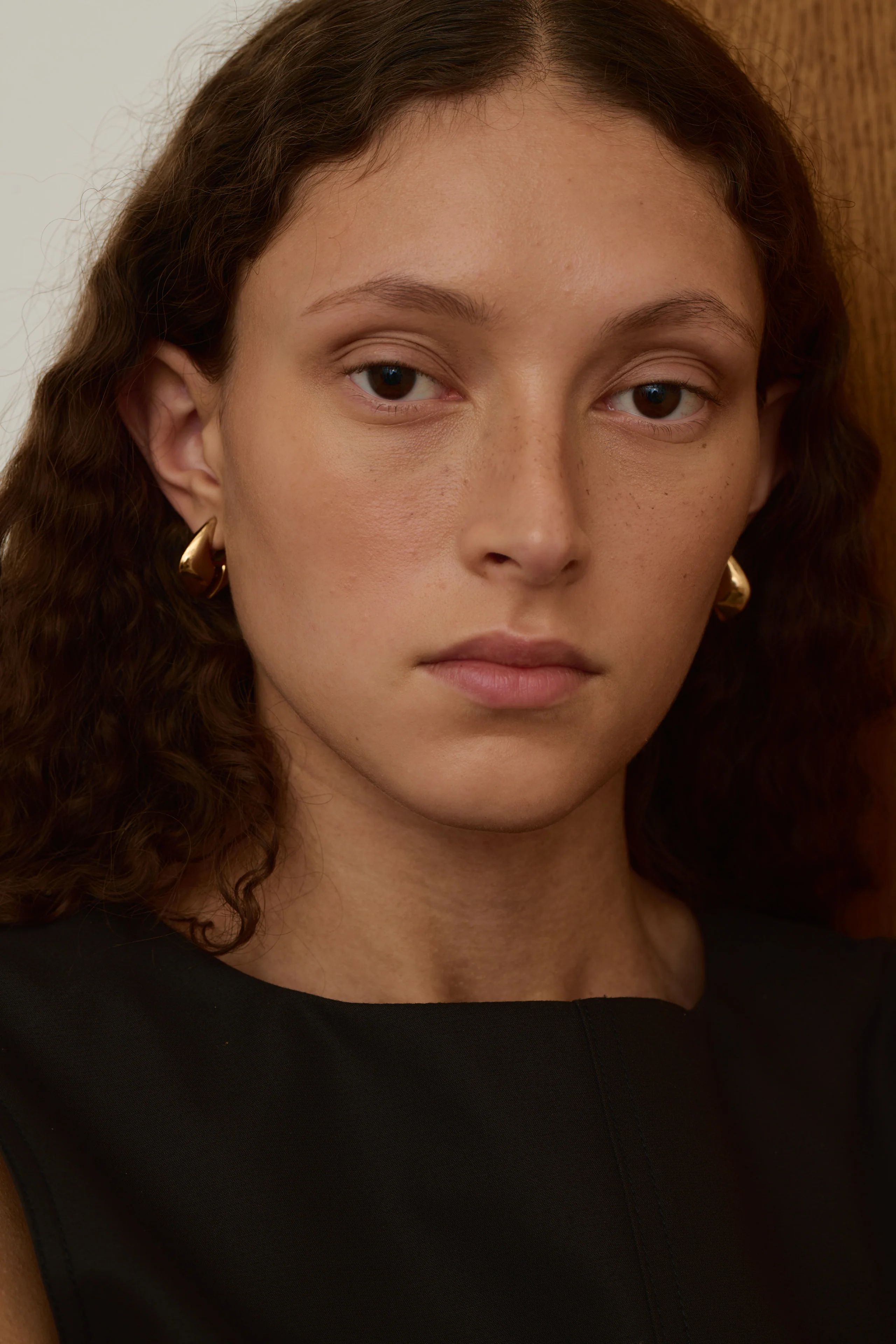 GOLD MINI EARRINGS - Image 2